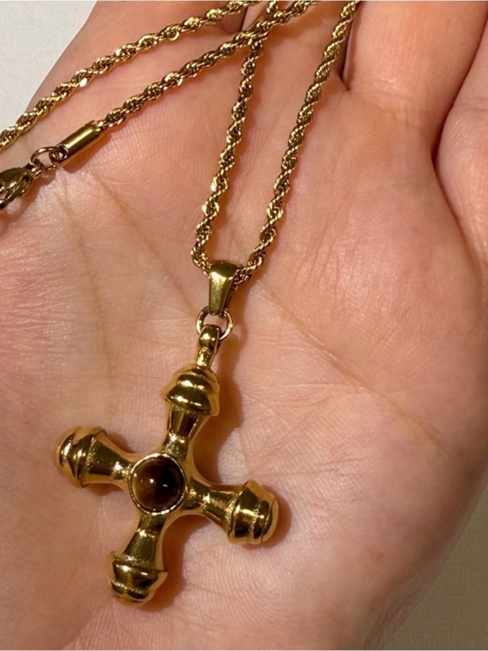 18K Gold Elegant Gold Cross Pendant Necklace - Picture 5 of 7